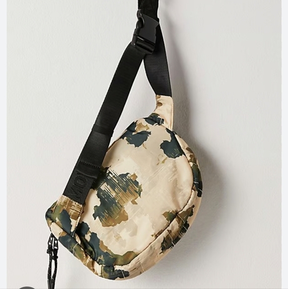 New!FP Movement By Free People Quilted Print Sling Bag-Camo - Picture 2 of 12